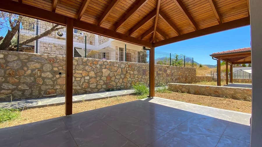 Pergolalı veranda ve bahçe